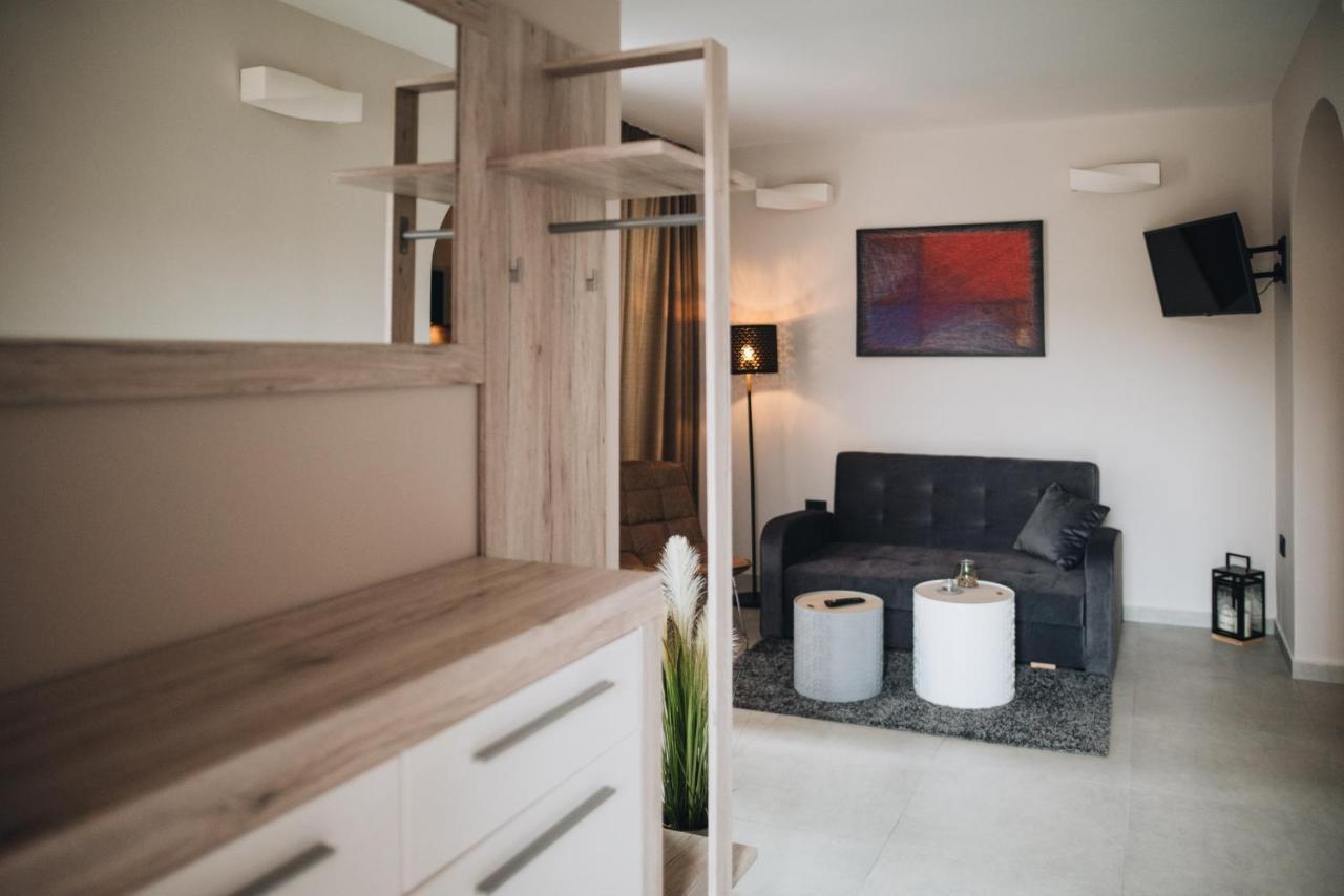 Stay In The Very Heart Of Porec - 50M To The Beach المظهر الخارجي الصورة