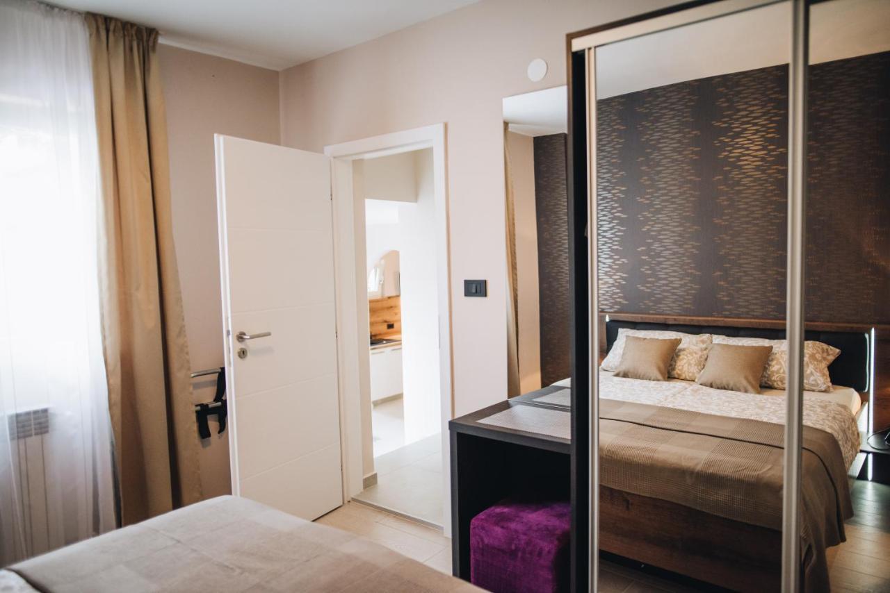 Stay In The Very Heart Of Porec - 50M To The Beach المظهر الخارجي الصورة