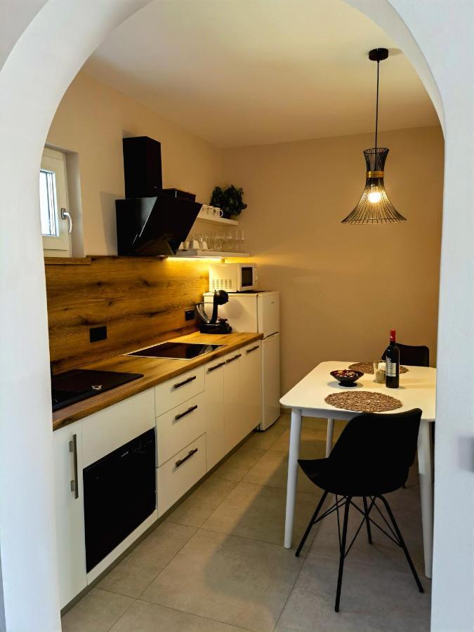 Stay In The Very Heart Of Porec - 50M To The Beach المظهر الخارجي الصورة